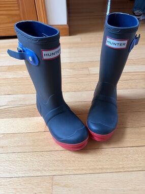 Hunter Kids Navy Rain Boots with Red Soles